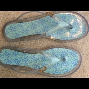 Vineyard vines clear flip flops